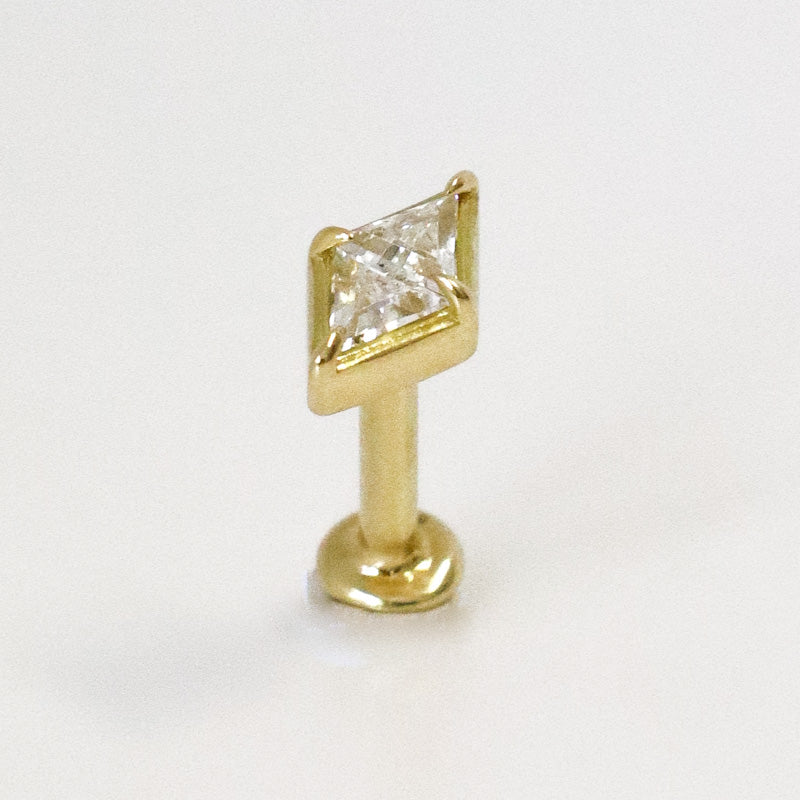 Diamond ear piercing with zircon set in yellow gold