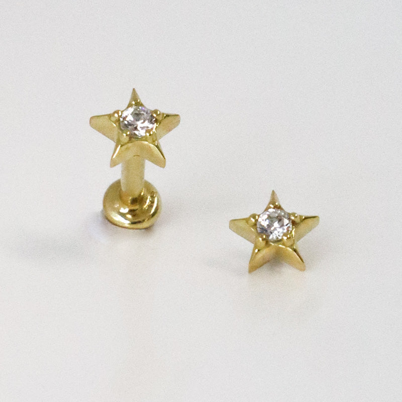 Piercing de cartilage étoile orné d'un zircon en or jaune