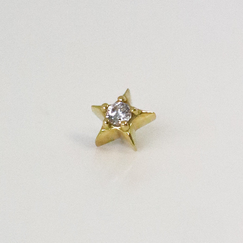 Piercing de cartilage étoile orné d'un zircon en or jaune
