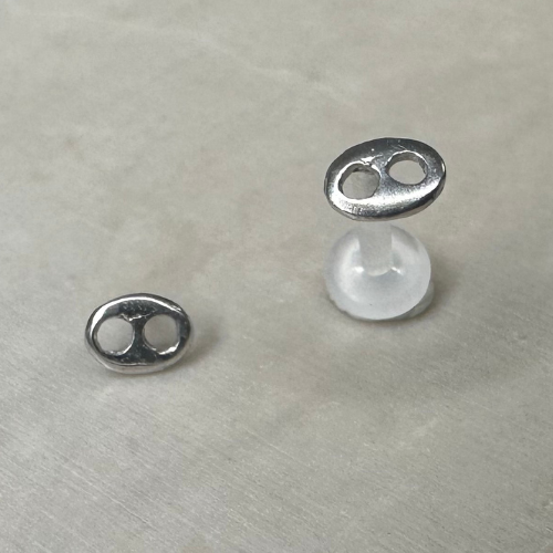 Piercing or blanc grain de café