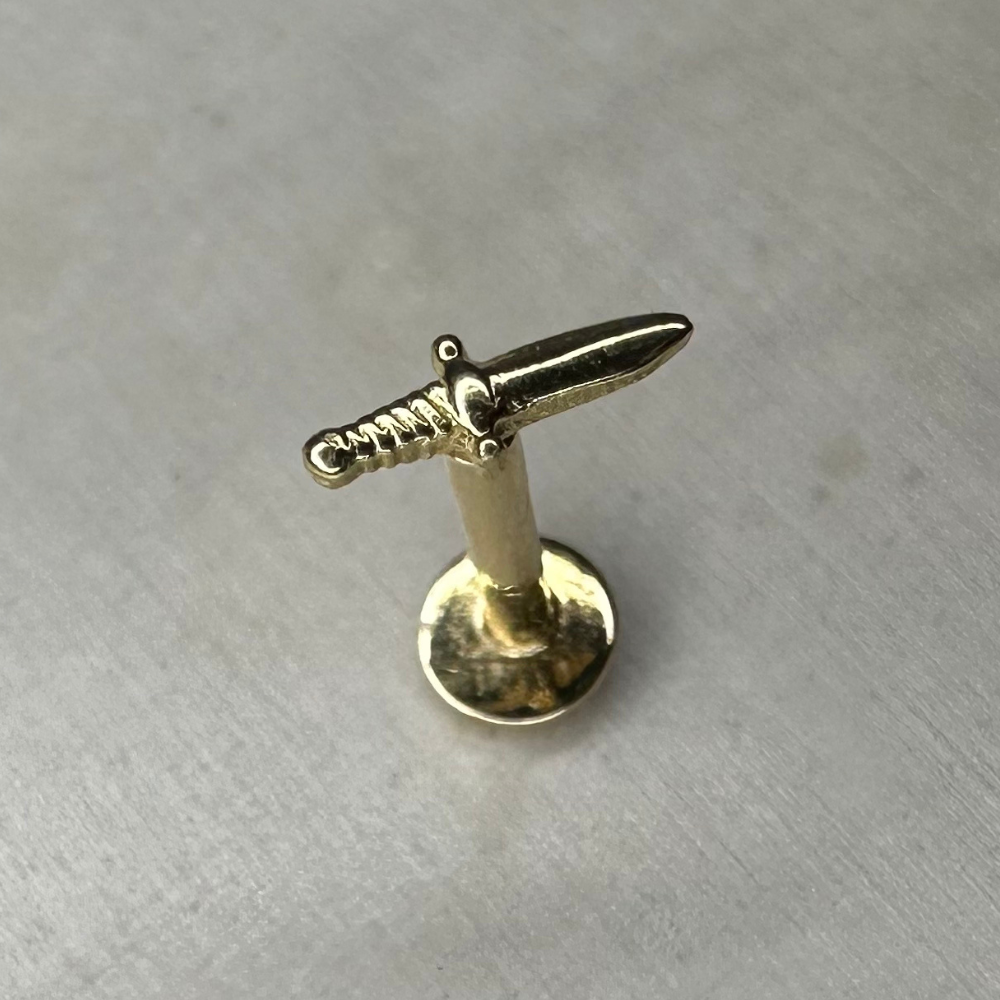 Piercing motif poignard en or jaune