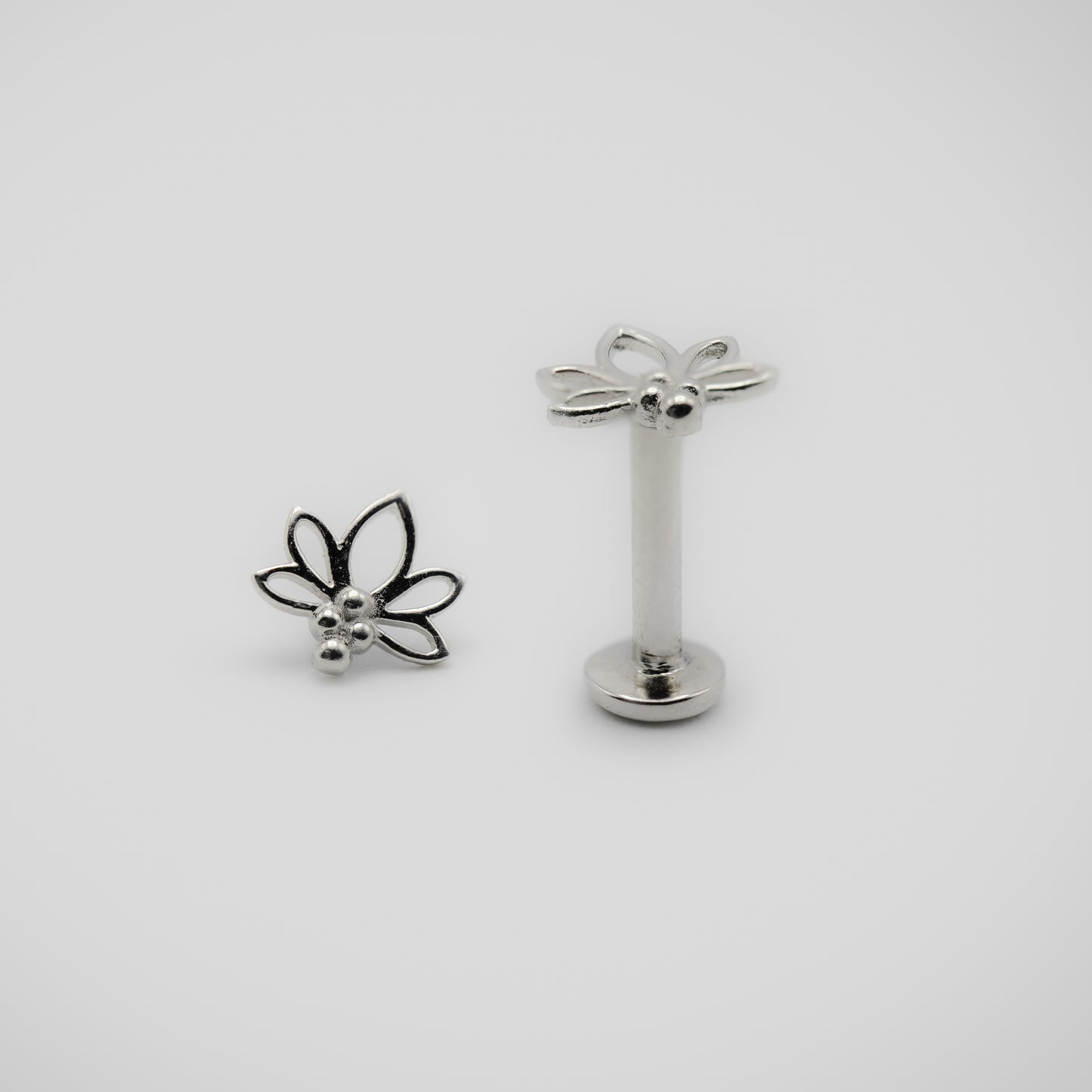 Piercing hélix or blanc fleur de lotus