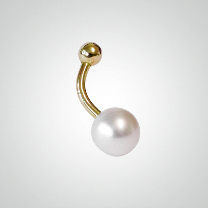 Yellow gold belly button piercing with genuine cultured pearl