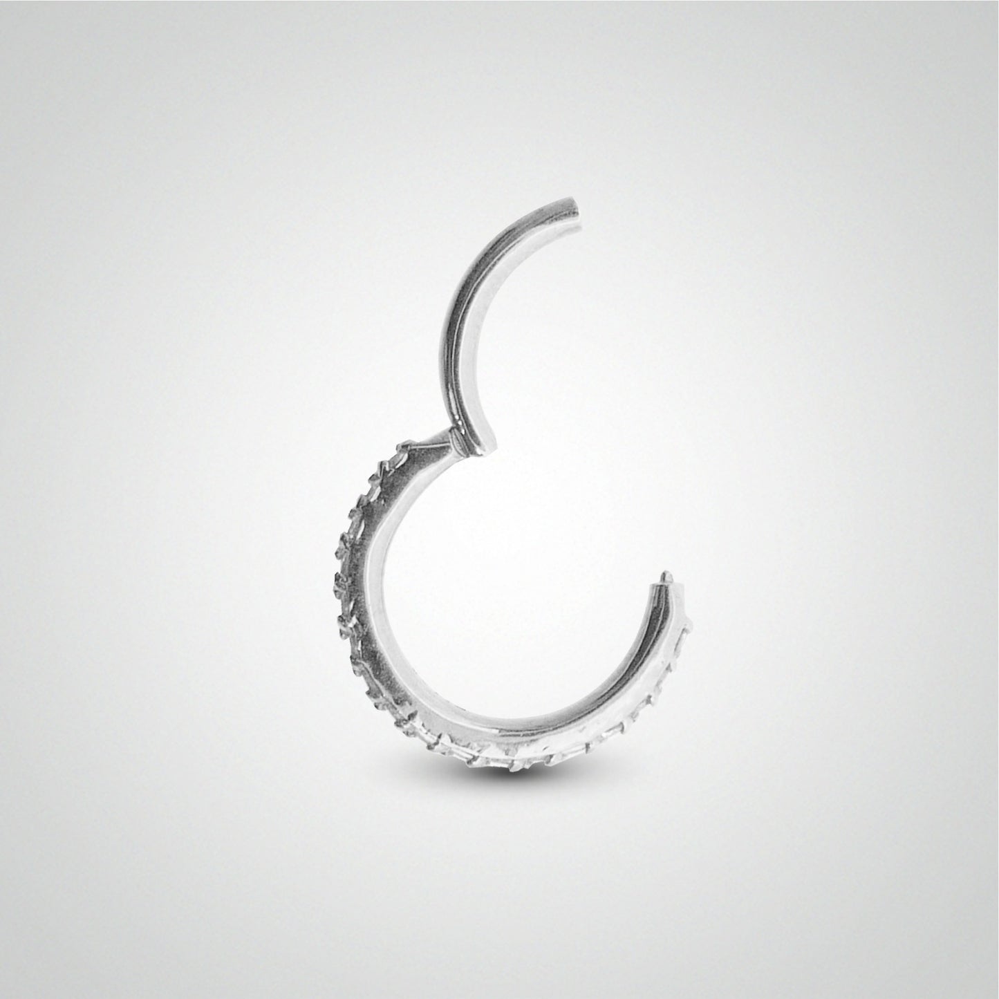 Anneau clicker or blanc et cristaux de Swarovski pour daith et rook