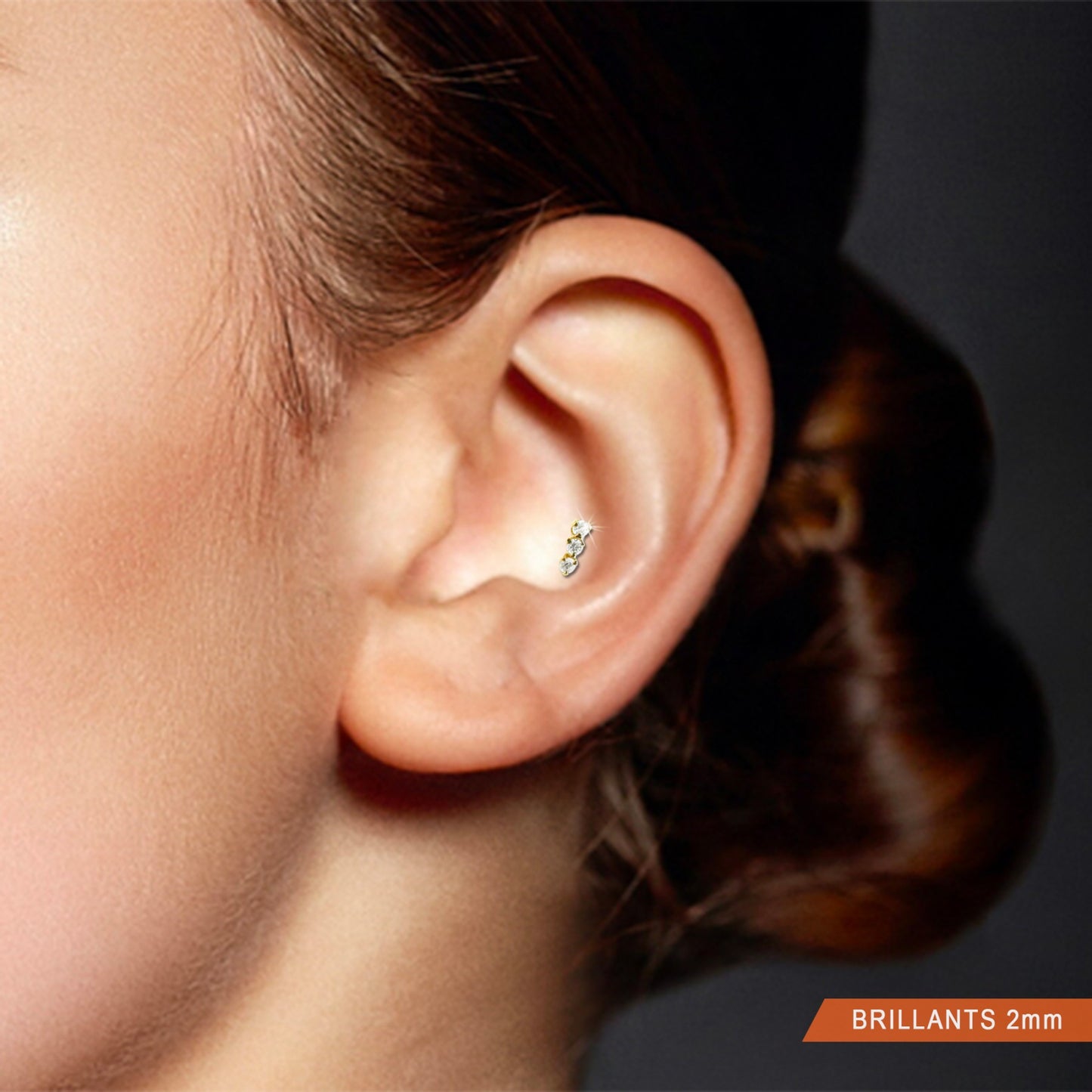 Piercing conch or jaune avec trois zircons blancs (vissable)