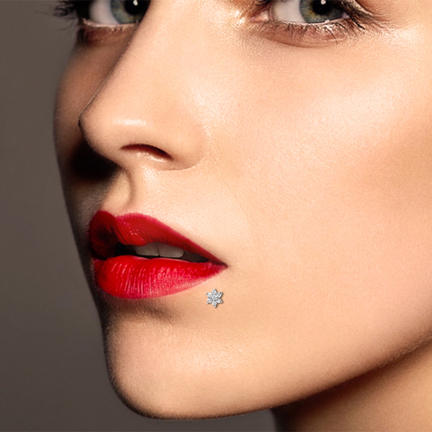 Piercing labret or blanc avec fleur oxydes de zirconium blancs