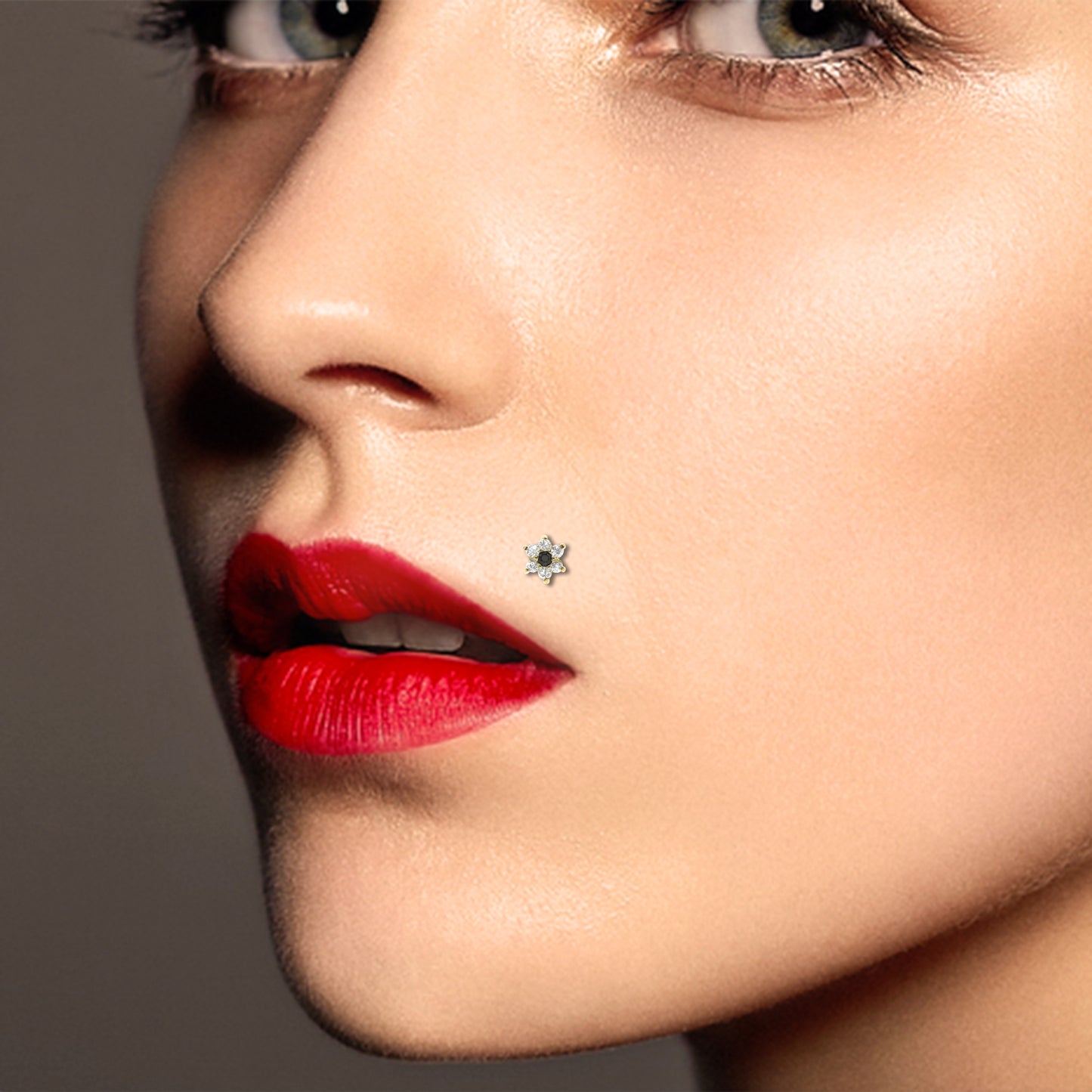 Yellow gold labret piercing with zirconium oxide flower