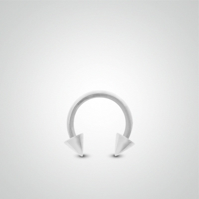Piercing daith et rook en or blanc : fer à cheval avec pics (1,2mm)