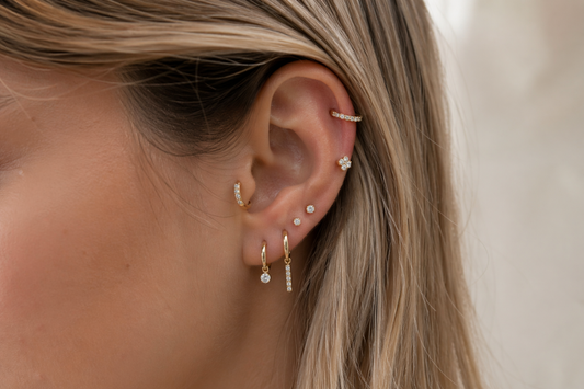 Piercing oreille : 7 idées tendance pour un ear stack en or 18 carats