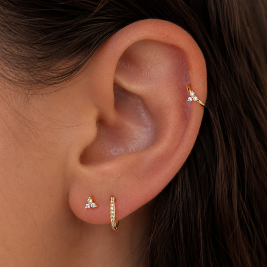 Anneau piercing hélix en or 18 carats avec trèfle zircon