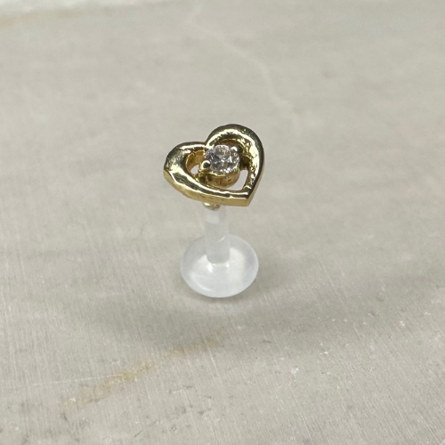 Piercing or jaune avec cœur et oxyde de zirconium
