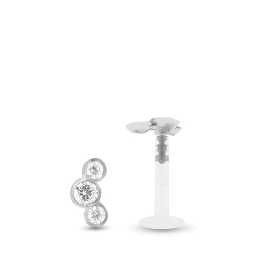 Piercing conch avec trois zircons blancs sertis sur une base en or blanc, à clipper dans le labret Bioplast.