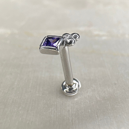 Piercing oreille en or blanc avec avec oxyde de zirconium violet