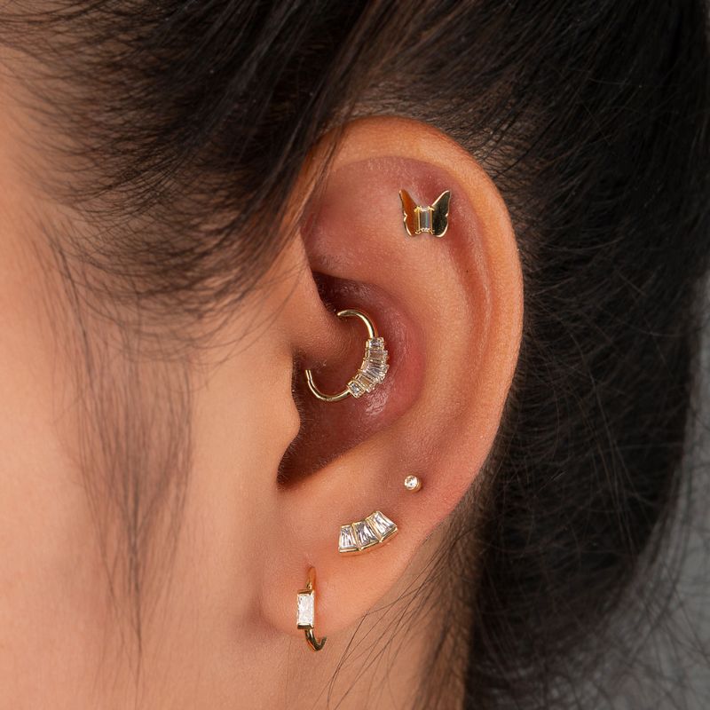 Piercing de cartilage rond avec zircon serti en or jaune 18 carats