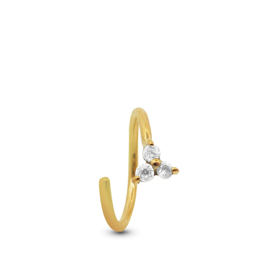 Piercing de nez anneau en or jaune 18 carats avec motif trèfle et zircon en position ouverte