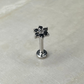 Piercing de lèvre vissable avec fleur en or blanc et zircons  noirs