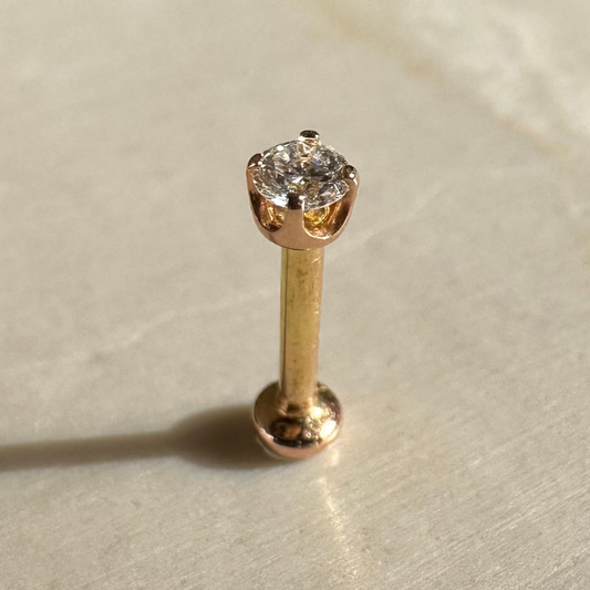 Piercing d'oreille or rose avec diamant 0,05 carats