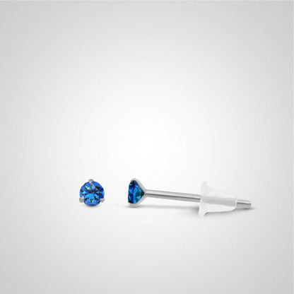 Boucle d'oreille en or blanc avec zircon bleu foncé