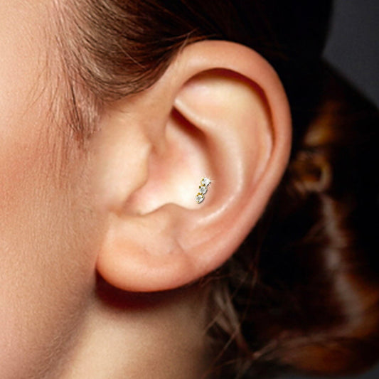Piercing conch or jaune avec barrette trois oxydes zirconium blancs