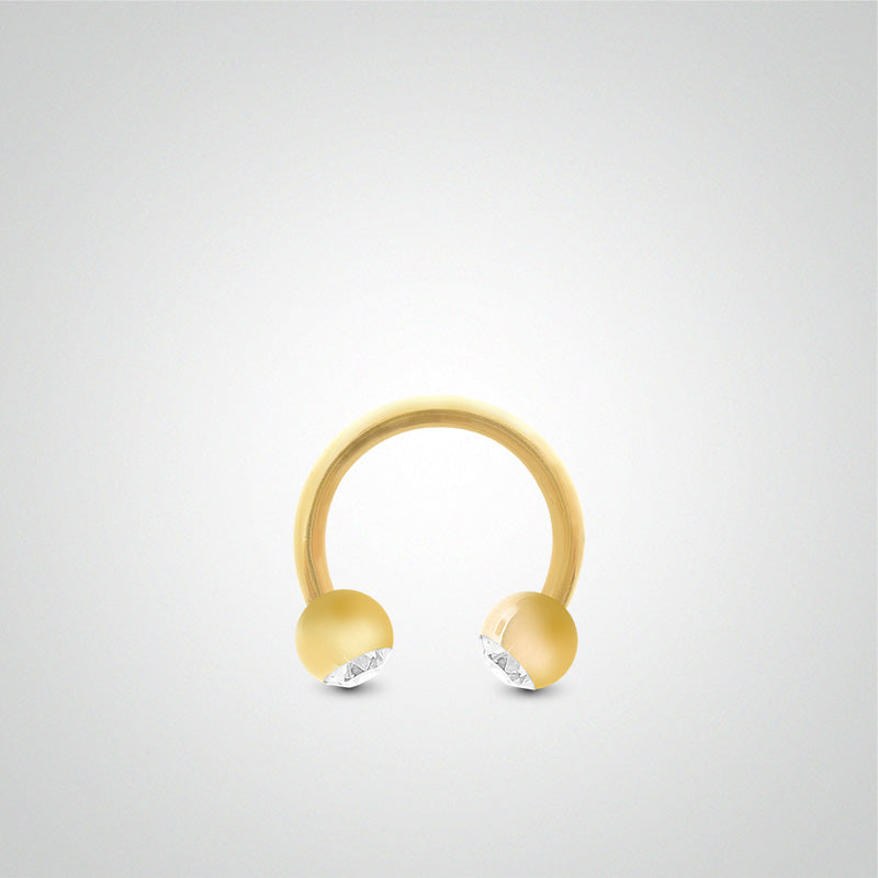 Piercing helix en or jaune : fer à cheval avec boules et oxydes et zirconium (1,2mm)
